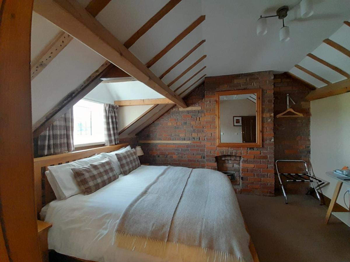 The Dolfor Inn ニュータウン エクステリア 写真